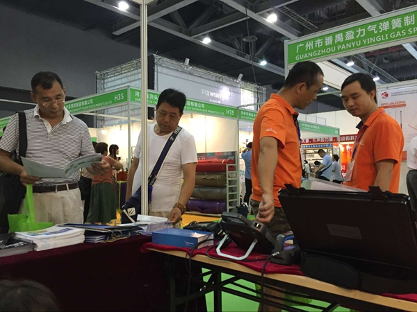 亞泰光電攜百萬像素工業內窺鏡亮機2016第十四屆汽車養護展