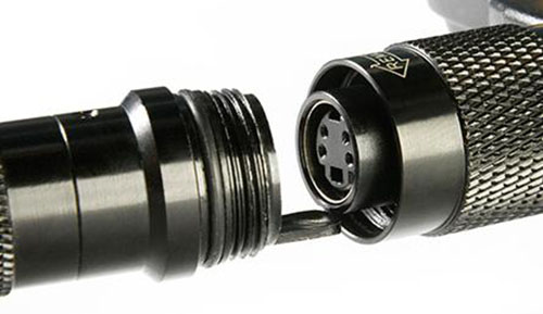 亞泰光電WIE-L手持輕便型工業(yè)視頻內(nèi)窺鏡采用可插拔式結(jié)構(gòu)設(shè)計(jì)，一臺(tái)主機(jī)可更
換多種鏡頭